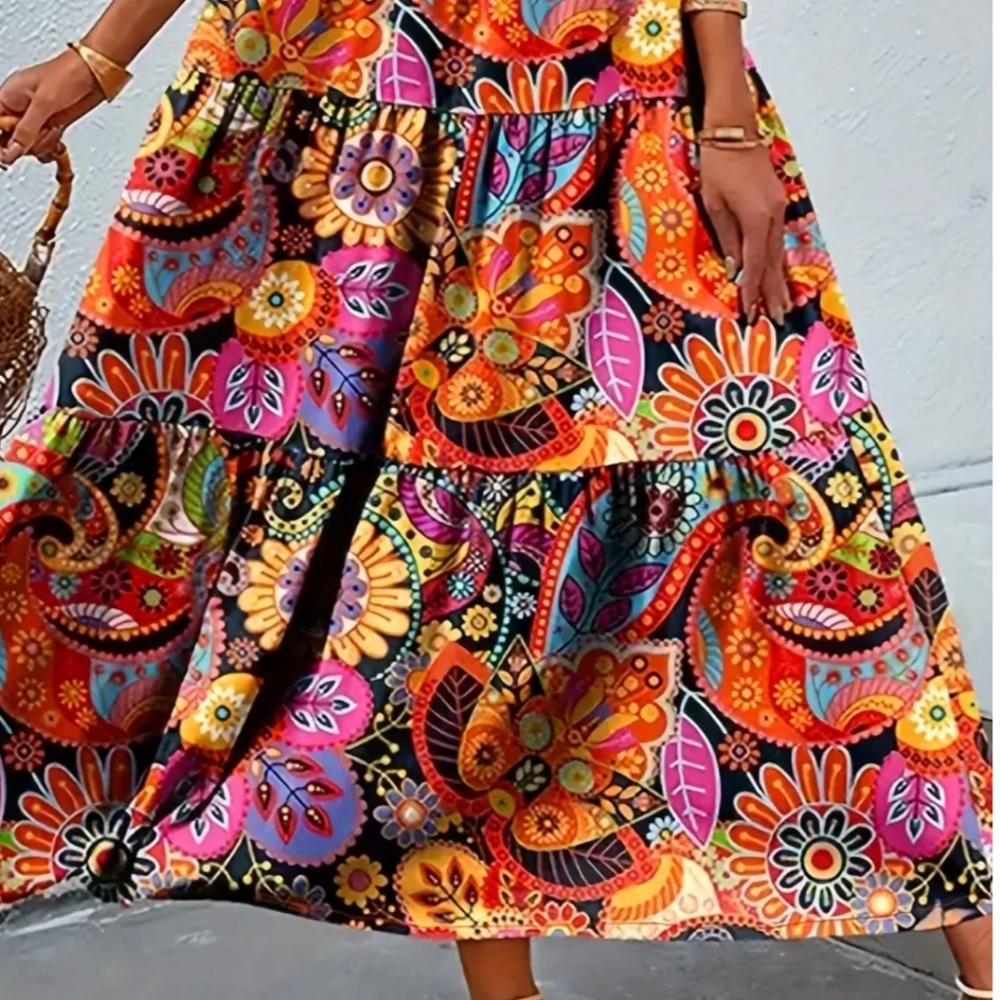 Beautiful bright and bold print tiered midi with a slight V neck. Size large New - Picture 5 of 6
